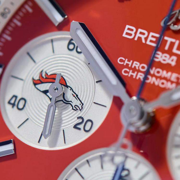 مملوكة مسبقًا Pre-Owned Breitling Chronomat B01 NFL Denver Broncos AB01342B1O2A1