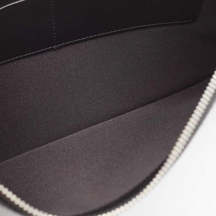Pre Owned Burberry Black Leather Logo Edin Wristlet Clutch