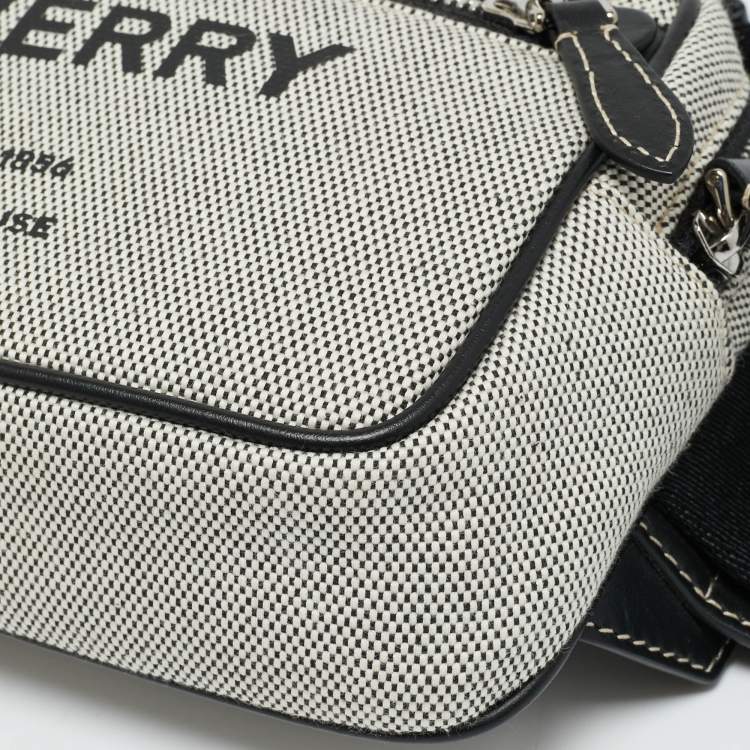 مملوكة مسبقًا حقيبة بربري ويست جلد وكانفاس رصاصي/ أسود