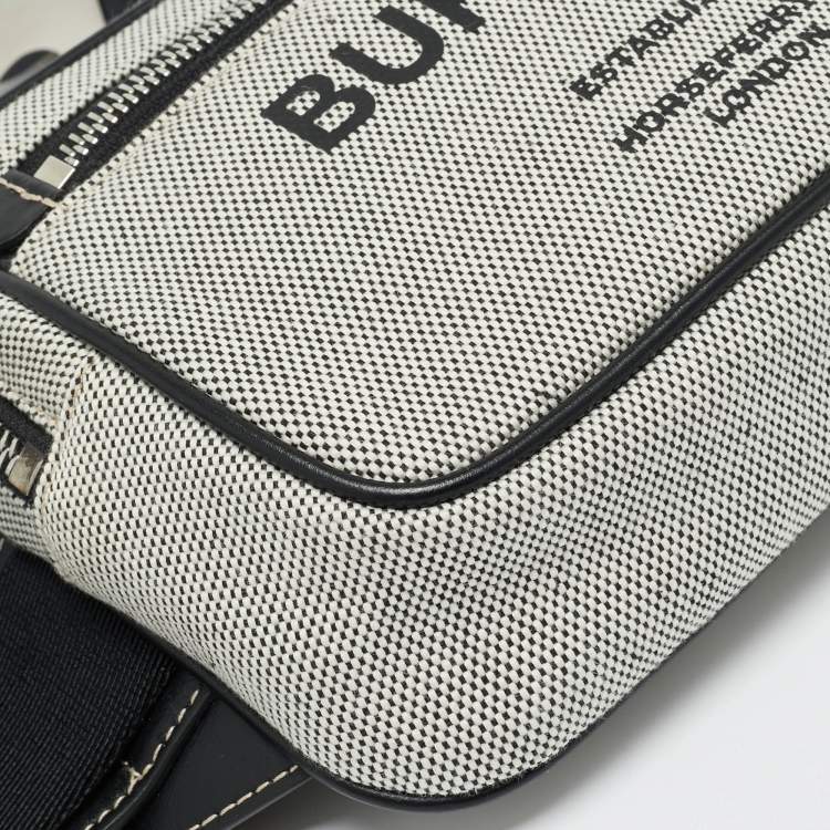 مملوكة مسبقًا حقيبة بربري ويست جلد وكانفاس رصاصي/ أسود