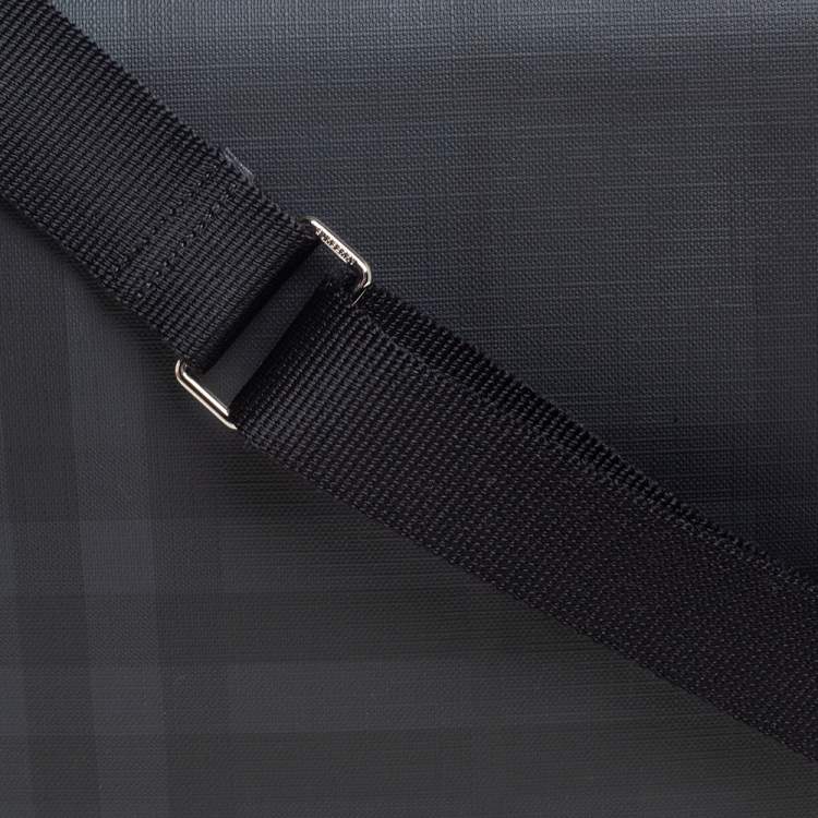 مملوكة مسبقًا Burberry Dark Charcoal Beat Check PVC and Leather Messenger Bag
