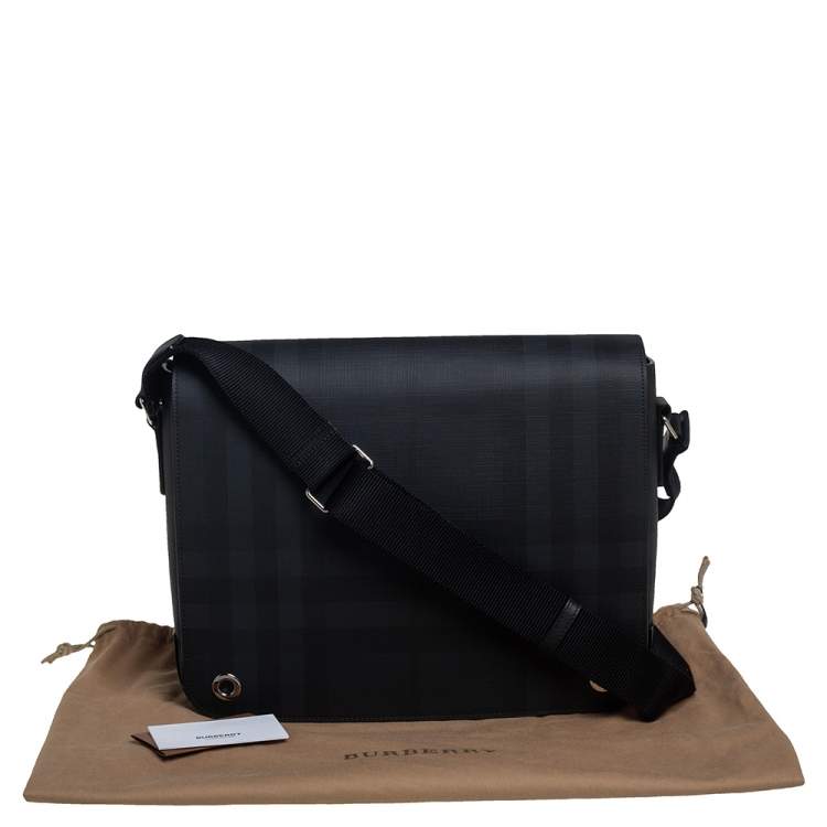 مملوكة مسبقًا Burberry Dark Charcoal Beat Check PVC and Leather Messenger Bag