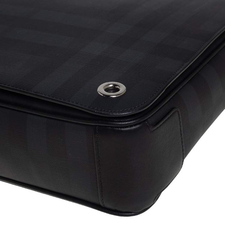 مملوكة مسبقًا Burberry Dark Charcoal Beat Check PVC and Leather Messenger Bag