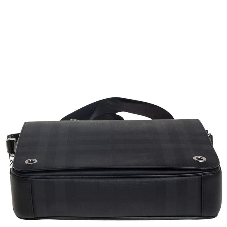 مملوكة مسبقًا Burberry Dark Charcoal Beat Check PVC and Leather Messenger Bag