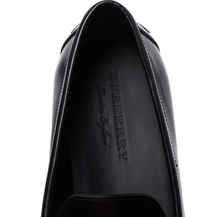 Pre Owned Burberry Black Leather Solway Chain Detail Slip On Loafers Size 43