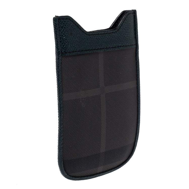 Pre Owned Burberry Green/Grey Check Canvas and Leather Phone Pouch