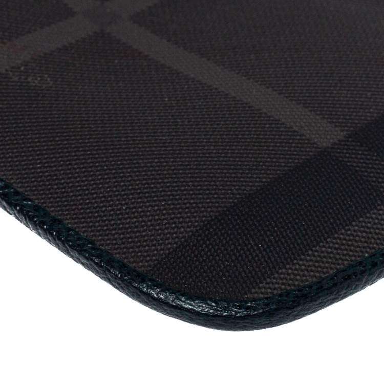 Pre Owned Burberry Green/Grey Check Canvas and Leather Phone Pouch