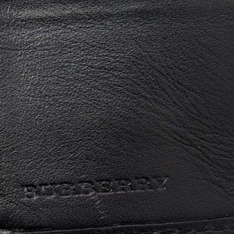 مملوكة مسبقًا Burberry Burgundy Leather International Bifold Wallet