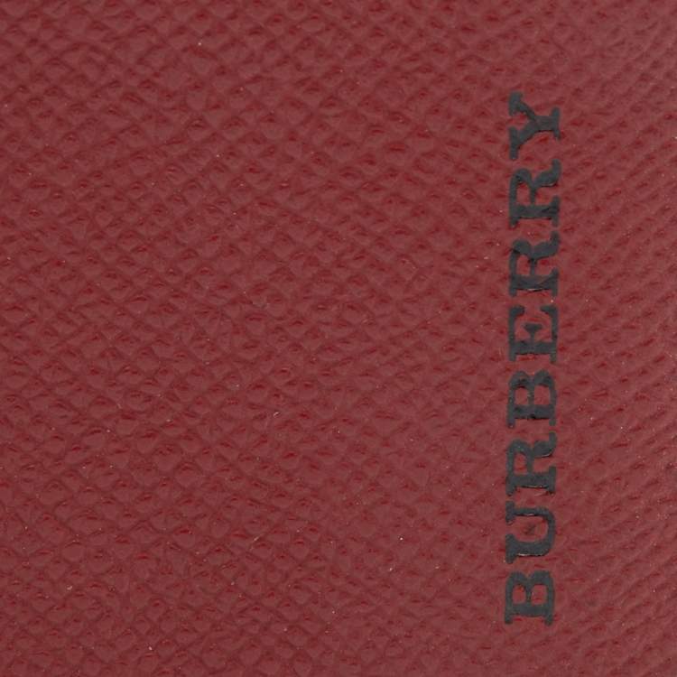 مملوكة مسبقًا Burberry Burgundy Leather International Bifold Wallet