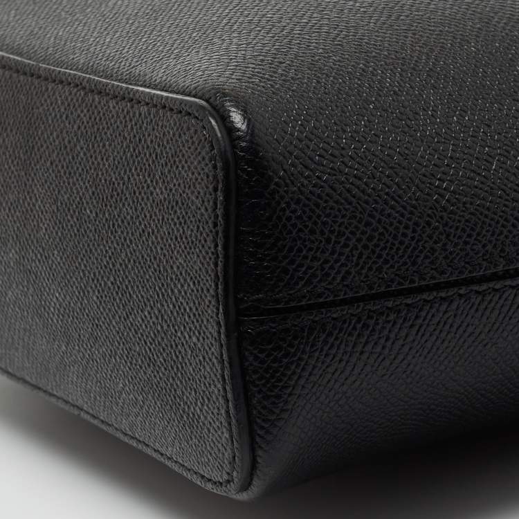 Pre Owned Burberry Black Leather Messenger Bag