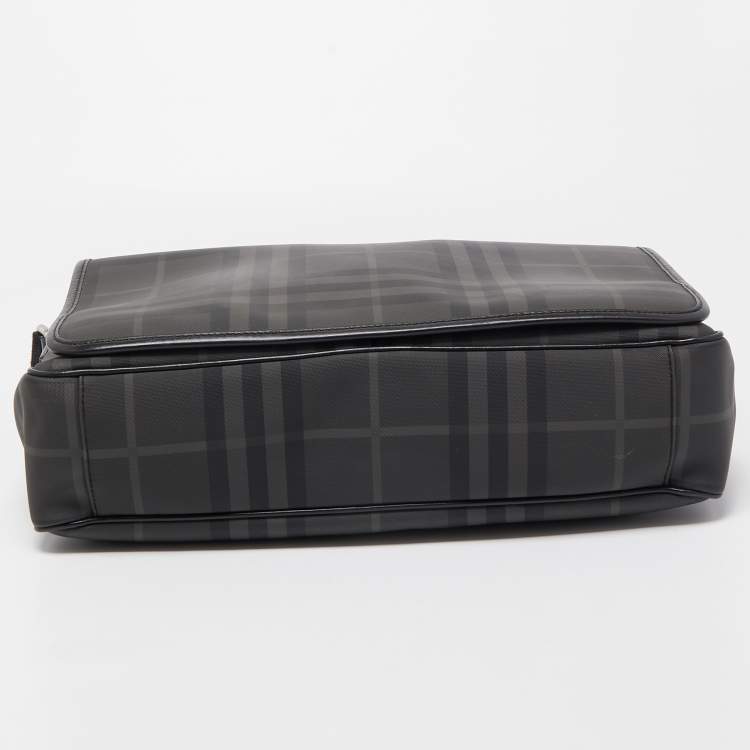 Pre Owned Burberry Black/Grey Check PVC and Leather Large Burleigh Messenger Bag