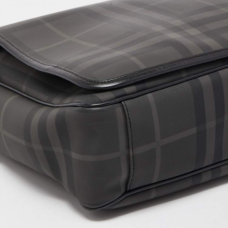 Pre Owned Burberry Black/Grey Check PVC and Leather Large Burleigh Messenger Bag