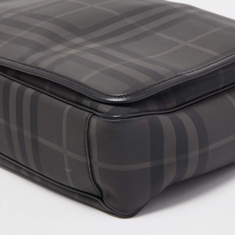 Pre Owned Burberry Black/Grey Check PVC and Leather Large Burleigh Messenger Bag