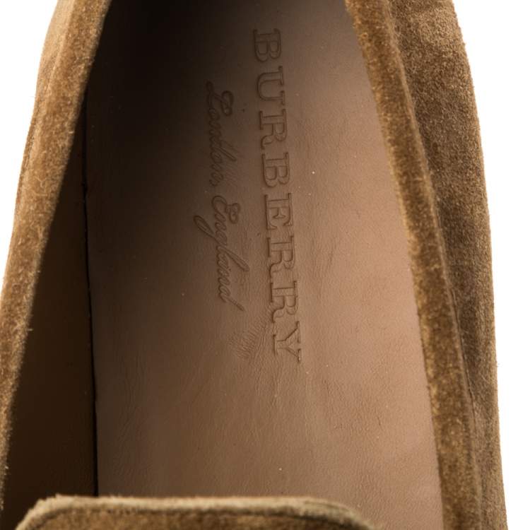 مملوكة مسبقًا Burberry Brown Suede Solway Chain Detail Slip On Loafers Size 44