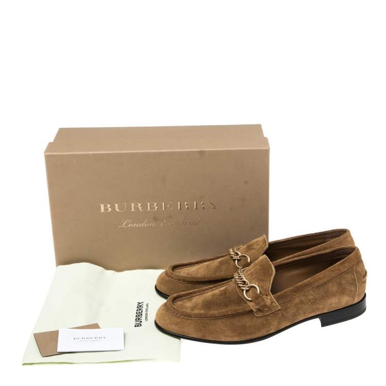 مملوكة مسبقًا Burberry Brown Suede Solway Chain Detail Slip On Loafers Size 44
