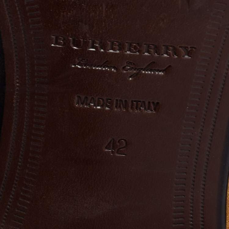 مملوكة مسبقًا Burberry Brown Suede Solway Chain Detail Slip On Loafers Size 42