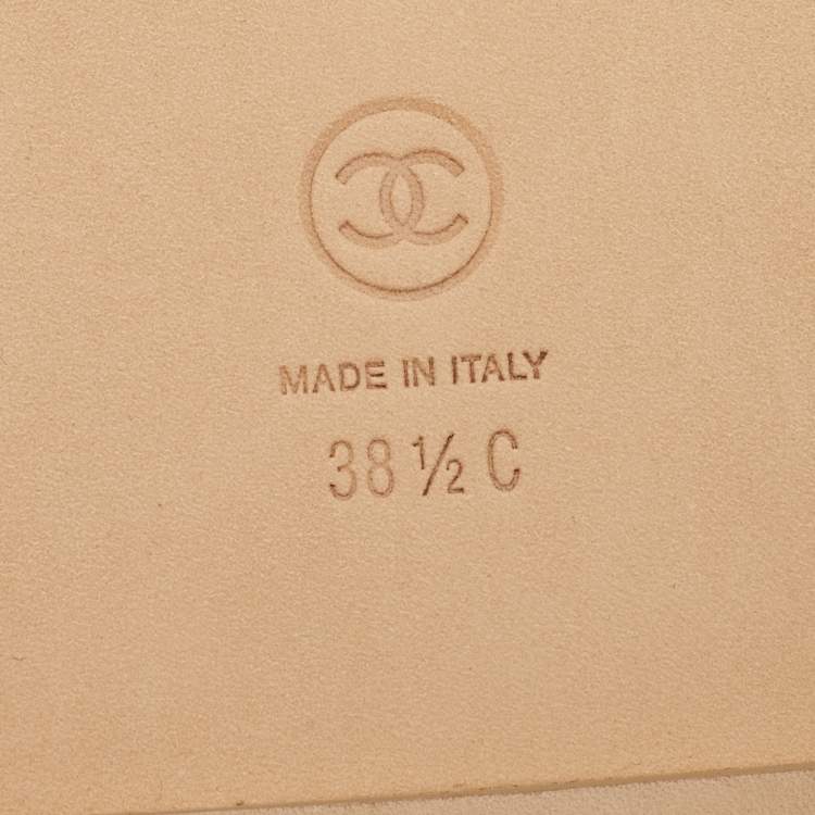 Pre Owned Chanel White Leather Dad Flat Sandals Size 38.5