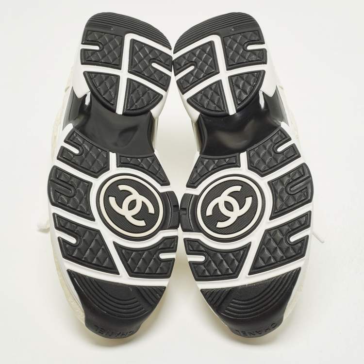 Pre Owned Chanel CC Size 41 Cream Suede Lace Up Sneakers