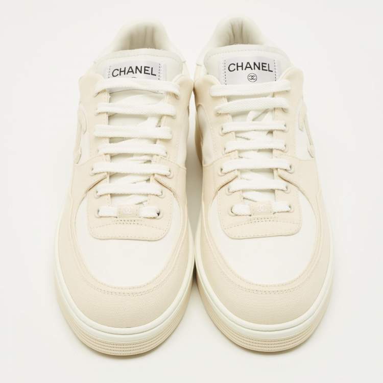 مملوكة مسبقًا Chanel CC Size 46 White/Cream Leather and Canvas  Low Top Sneakers 