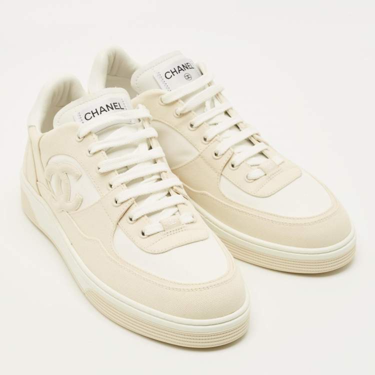 مملوكة مسبقًا Chanel CC Size 46 White/Cream Leather and Canvas  Low Top Sneakers 