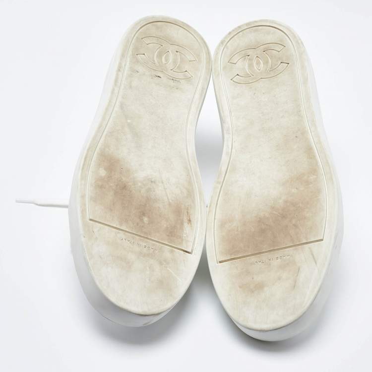 Pre Owned Chanel  White Rubber and Leather CC Trainer Low Top Sneakers Size 44