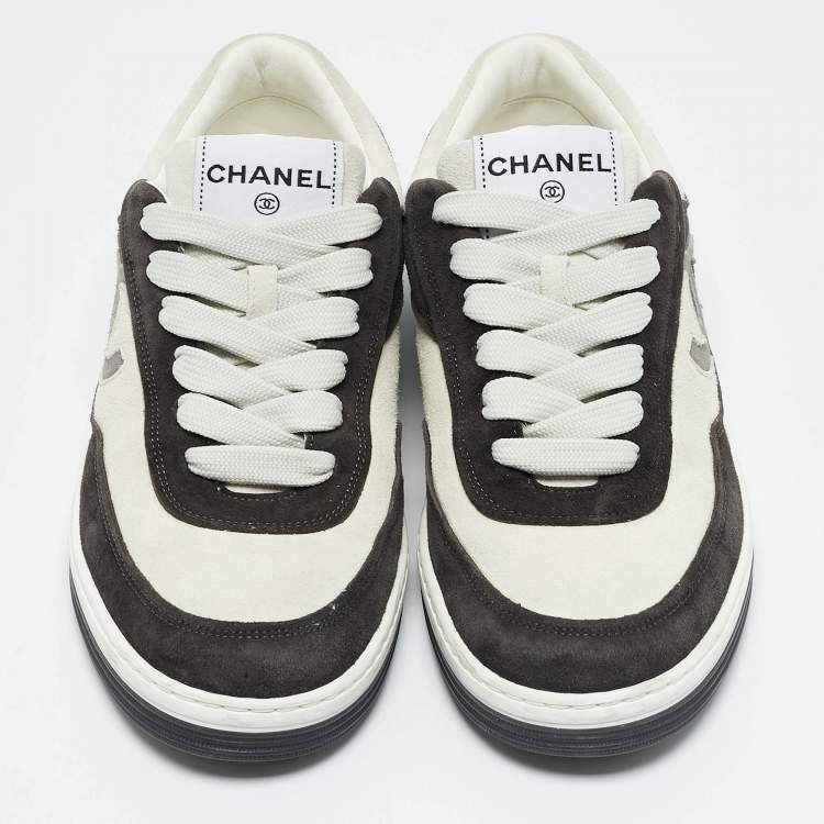 Pre Owned Chanel Black/Off White Suede Interlocking CC Logo Low Top Sneakers Size 39