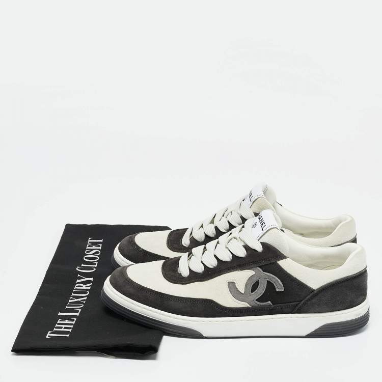 Pre Owned Chanel Black/Off White Suede Interlocking CC Logo Low Top Sneakers Size 39