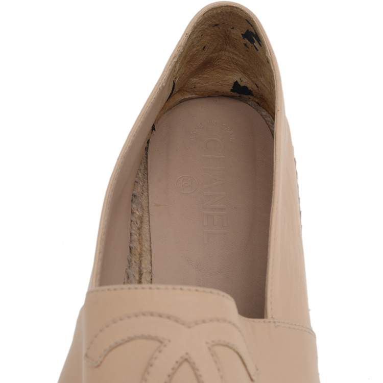 Pre Owned Chanel Beige/Black Leather CC Slip On Espadrilles Size 41