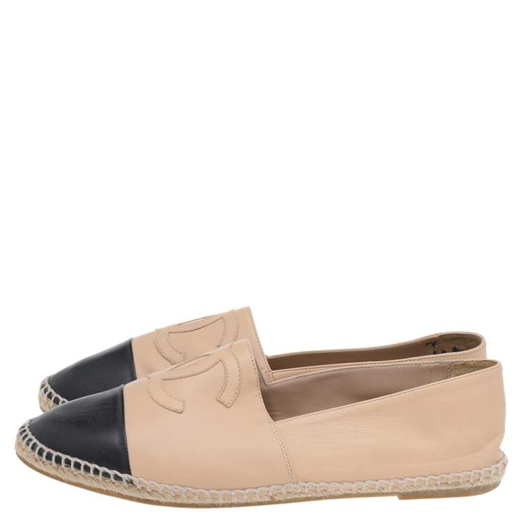 Pre Owned Chanel Beige/Black Leather CC Slip On Espadrilles Size 41
