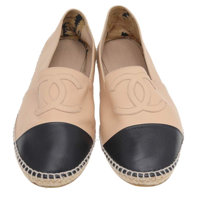 Pre Owned Chanel Beige/Black Leather CC Slip On Espadrilles Size 41
