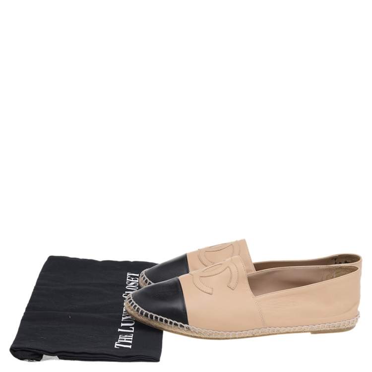 Pre Owned Chanel Beige/Black Leather CC Slip On Espadrilles Size 41