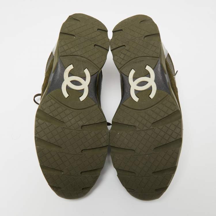 Pre Owned Chanel Multicolor Suede and Leather CC Low-Top Sneakers Size 43