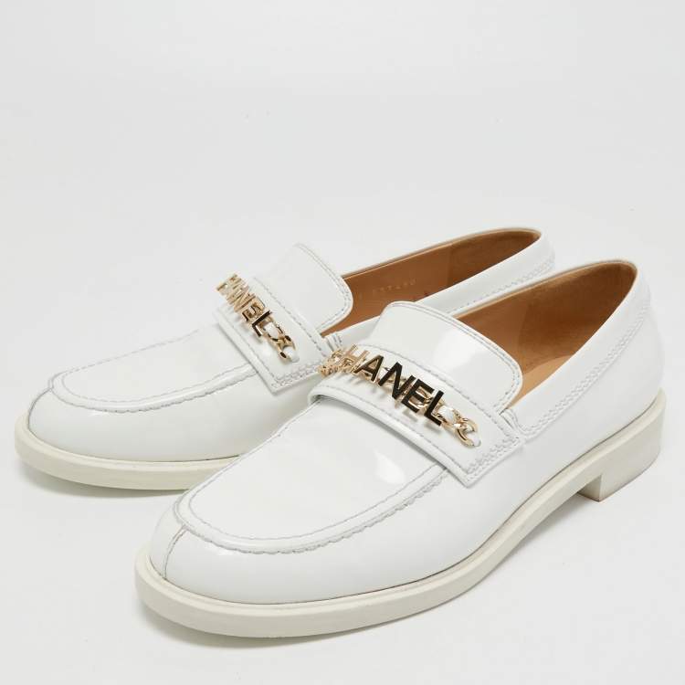 Chanel White Patent Leather Logo Chain Loafers Size 42 Chanel