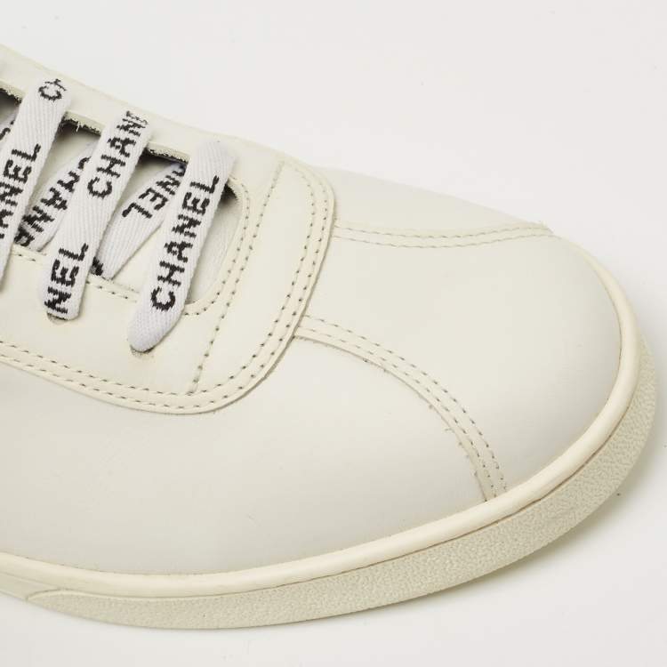 Pre Owned Chanel White Leather Interlocking CC Logo Low Top Sneakers Size 41.5