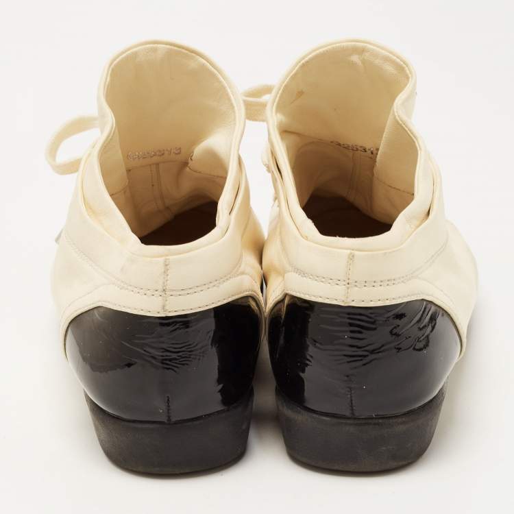 Pre Owned Chanel Cream/Black Leather and Patent CC Cap Toe Low Top Sneakers Size 42