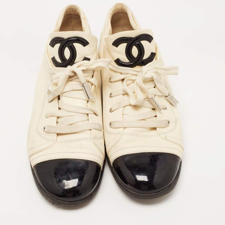 Pre Owned Chanel Cream/Black Leather and Patent CC Cap Toe Low Top Sneakers Size 42