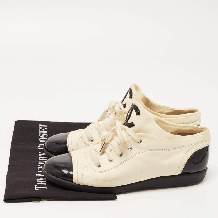 Pre Owned Chanel Cream/Black Leather and Patent CC Cap Toe Low Top Sneakers Size 42
