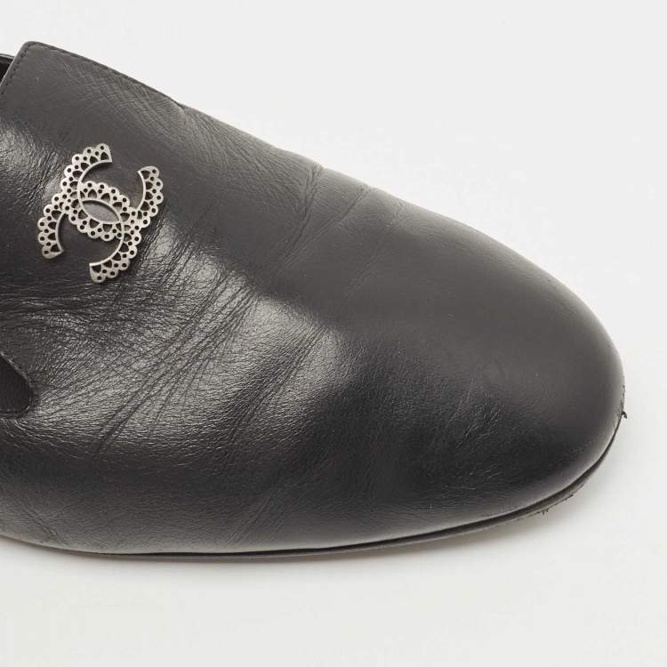 Pre Owned Chanel Black Leather CC Slip On Smoking Slippers Size 42
