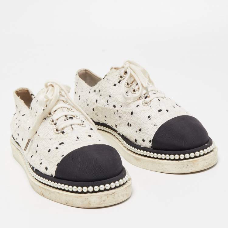 Pre Owned Chanel Monochrome Tweed and Canvas Cap Toe Faux Pearl Trim Oxfords Sneakers Size 42