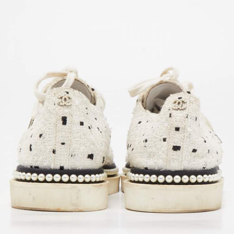 Pre Owned Chanel Monochrome Tweed and Canvas Cap Toe Faux Pearl Trim Oxfords Sneakers Size 42