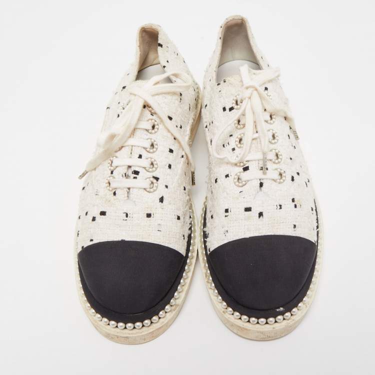 Pre Owned Chanel Monochrome Tweed and Canvas Cap Toe Faux Pearl Trim Oxfords Sneakers Size 42