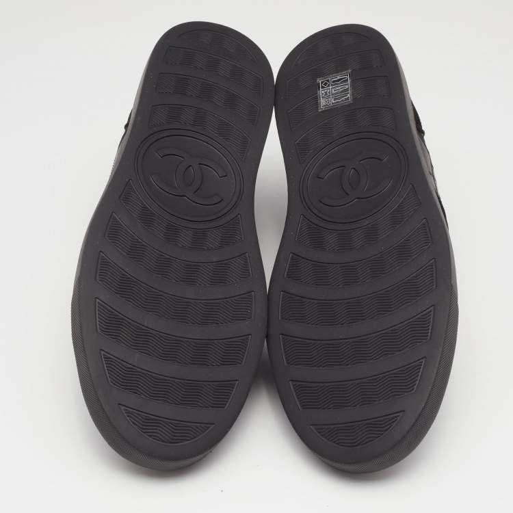 Pre Owned Chanel Black Leather and Canvas CC Low Top Sneakers Size 41