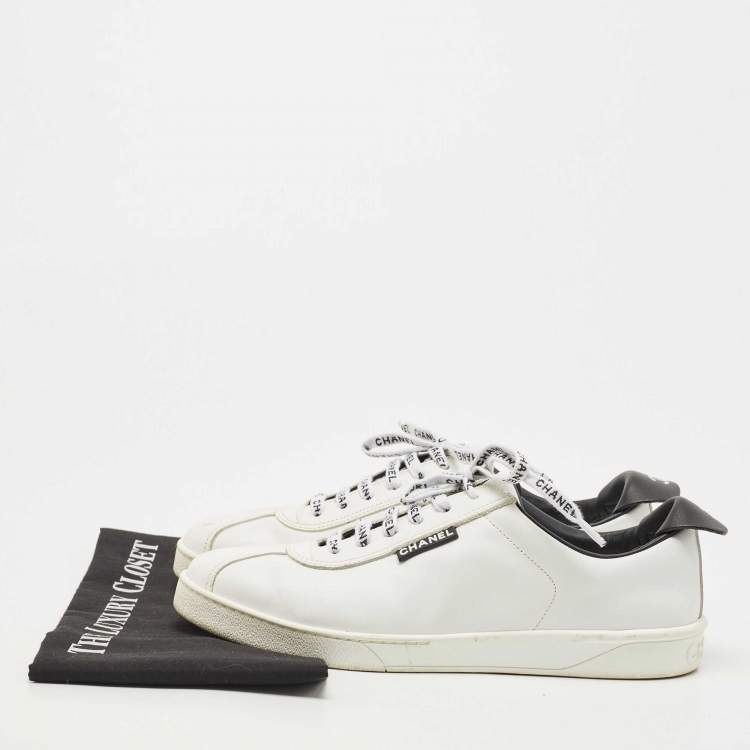 Pre Owned Chanel White Leather Logo Lace Up CC Low Top Sneakers Size 42