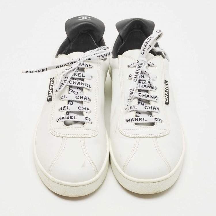 Pre Owned Chanel White Leather Logo Lace Up CC Low Top Sneakers Size 42