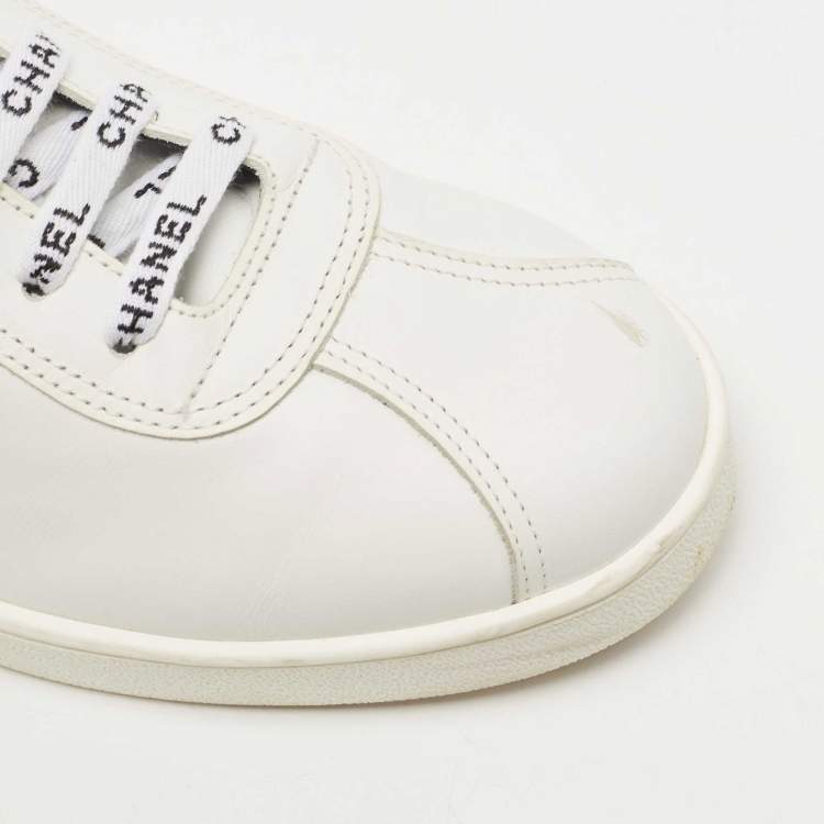 Pre Owned Chanel White Leather Logo Lace Up CC Low Top Sneakers Size 42