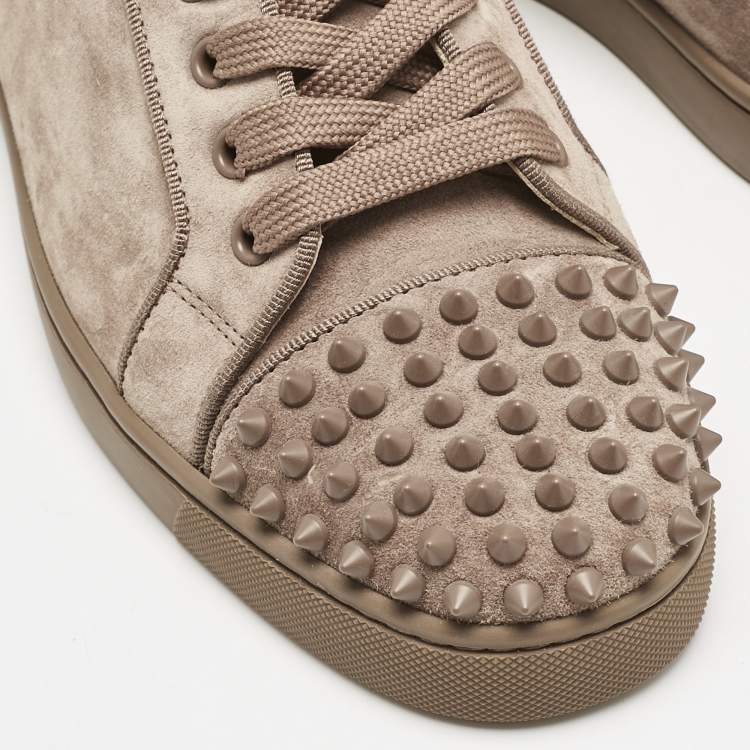 مملوكة مسبقًا Christian Louboutin Beige Suede Louis Junior Spikes Sneakers Size 41