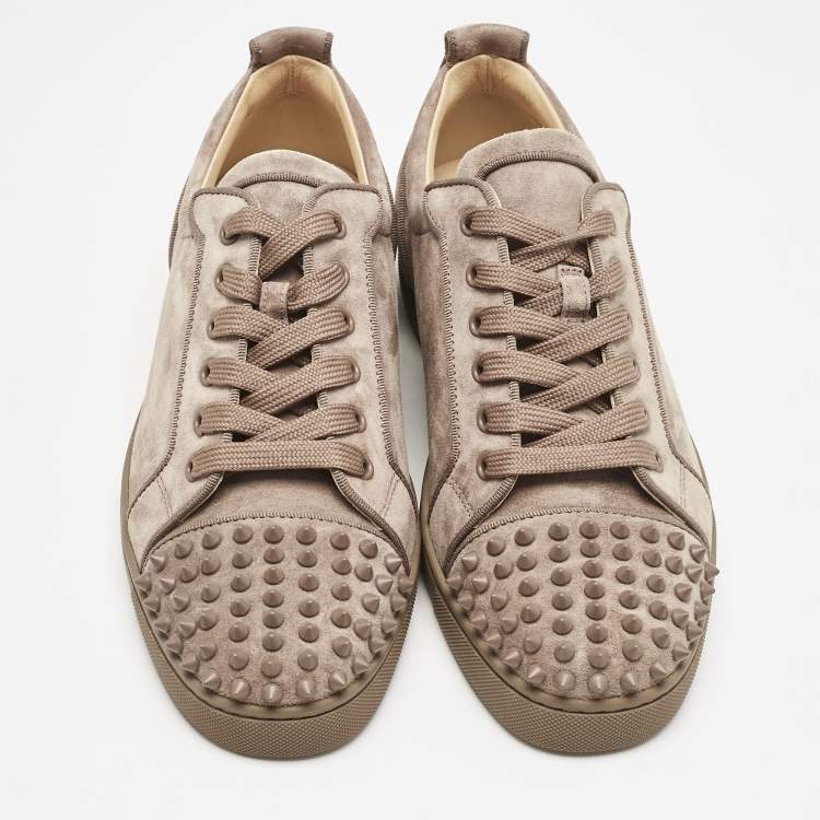 مملوكة مسبقًا Christian Louboutin Beige Suede Louis Junior Spikes Sneakers Size 41