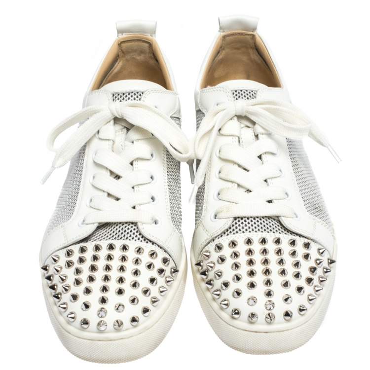 مملوكة مسبقًا Christian Louboutin White Leather And Mesh Louis Junior Spikes Sneakers Size 41.5
