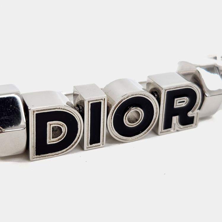 مملوكة مسبقًا بروش ديور فضي بشعار