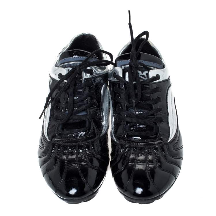 Pre Owned Dolce & Gabbana Metallic Silver/Black Patent Leather Lace Up Low Top Sneakers Size 44